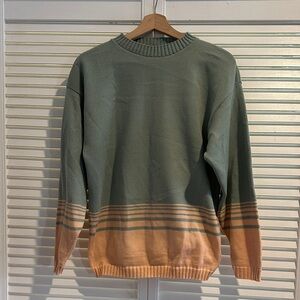 Stylish Crewneck Sweater in Green and Tan